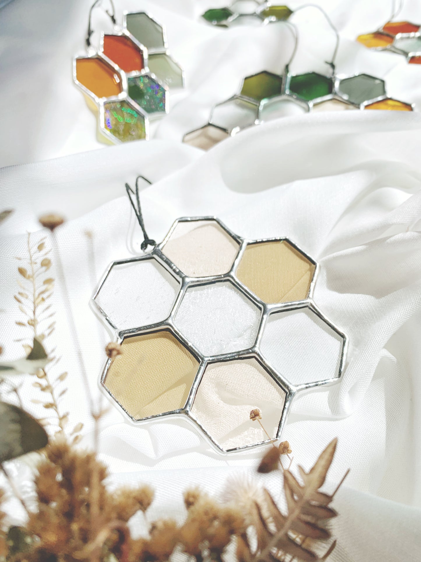 FLEUR EN NID D'ABEILLES - SUNCATCHER EN VITRAIL - Fait sur commande