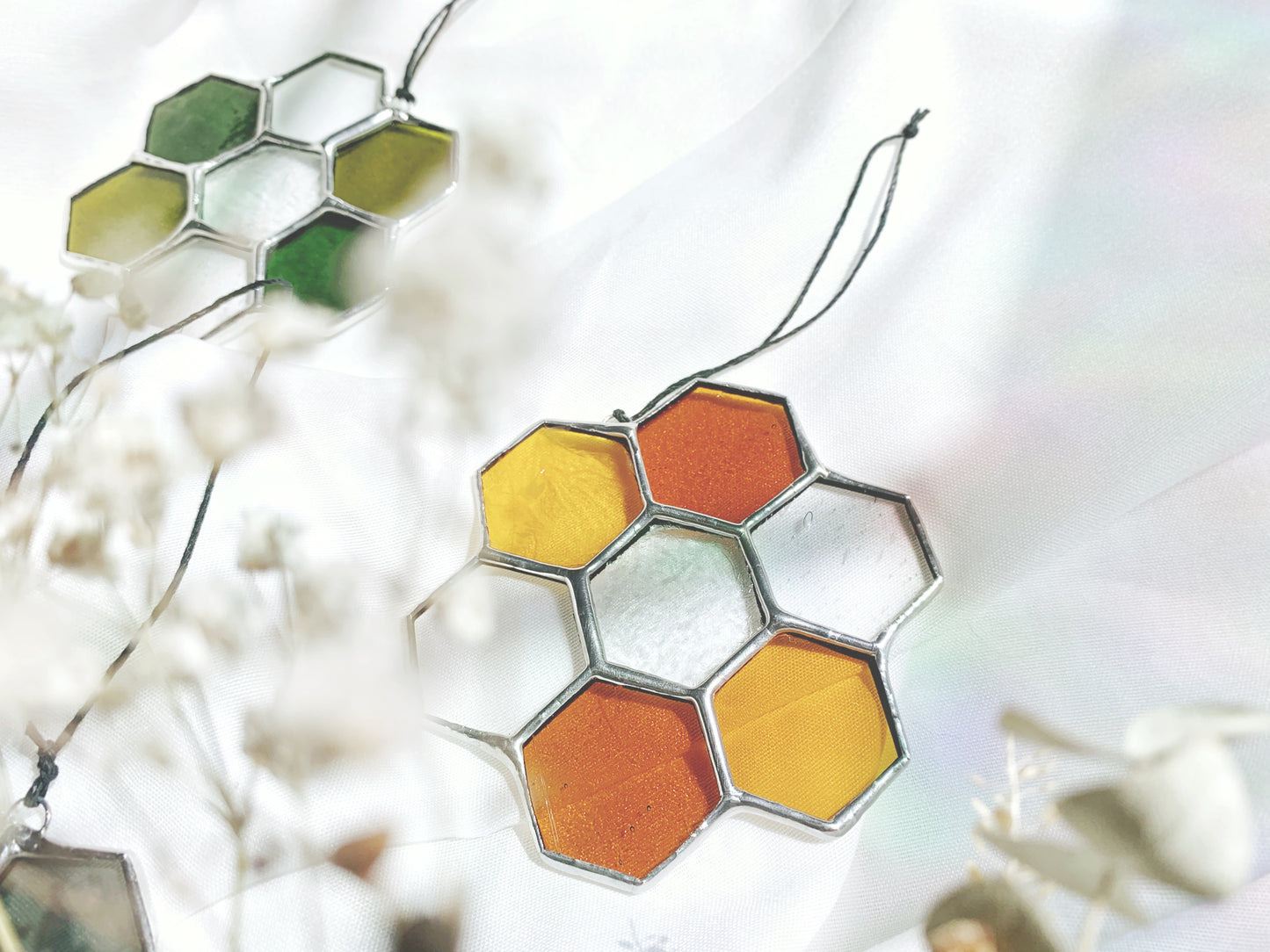 FLEUR EN NID D'ABEILLES - SUNCATCHER EN VITRAIL - Fait sur commande